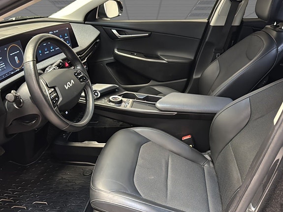 Kia EV6 8 of 21