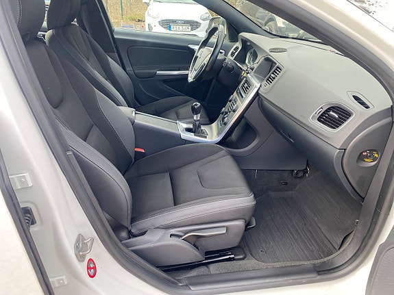 Volvo V60 11 of 21