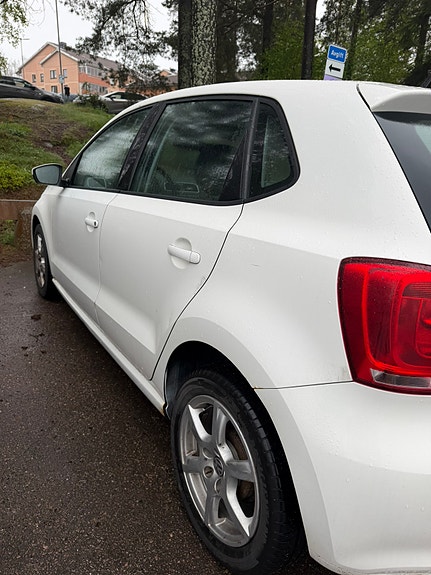Volkswagen Polo 2 of 5