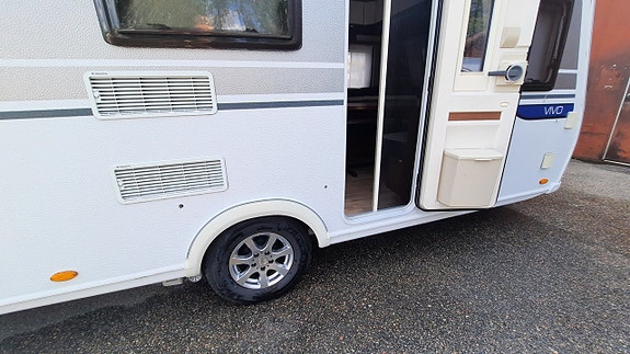 LMC Vivo 490E Truma Mover XT 2 of 10
