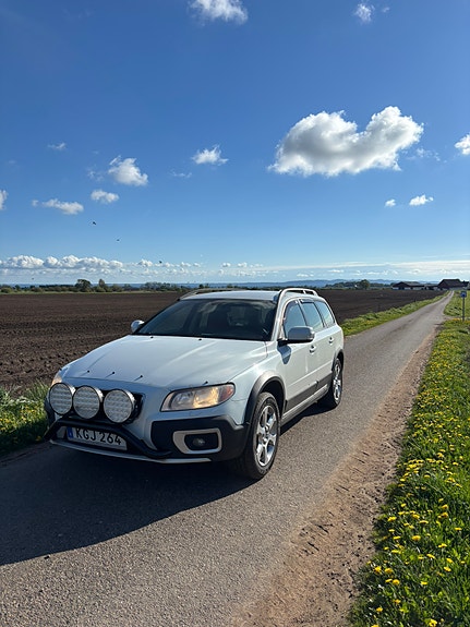 Volvo XC70 2 of 5