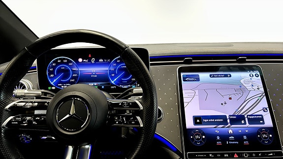 Mercedes-Benz EQS450 17 of 24
