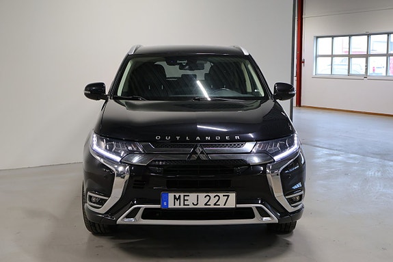 Mitsubishi Outlander 2 of 5