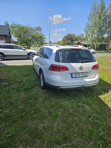 Volkswagen Passat Alltrack 4 of 4