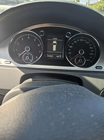 Volkswagen Passat Alltrack 3 of 4