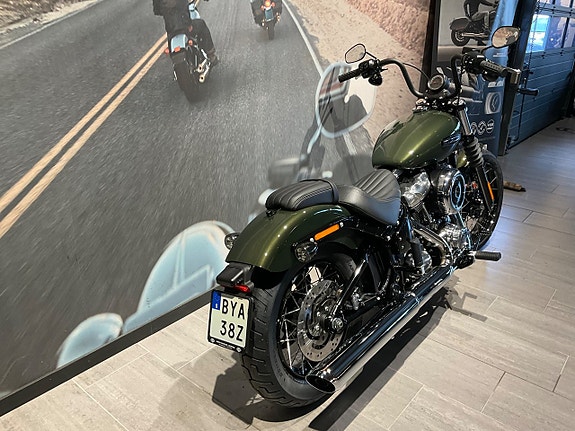 Harley-Davidson Street Bob FXBB 10 of 10