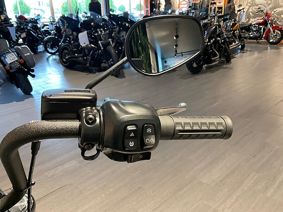 Harley-Davidson Street Bob FXBB 8 of 10
