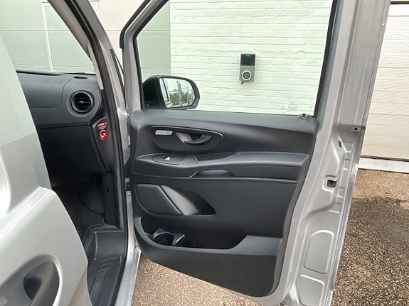 Mercedes-Benz Vito 111 11 of 27