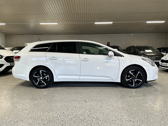 Toyota Avensis 3 of 5