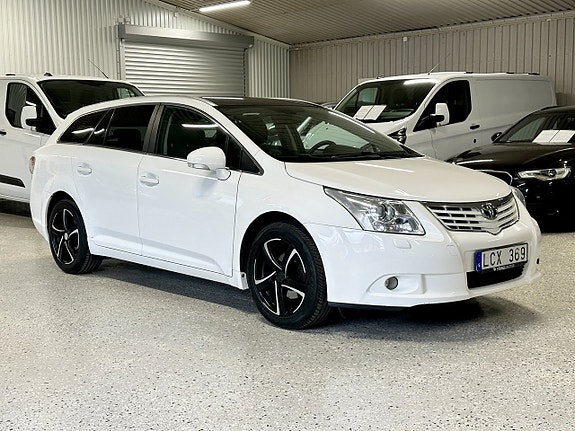 Toyota Avensis 2 of 5