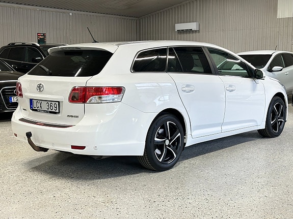Toyota Avensis 5 of 5