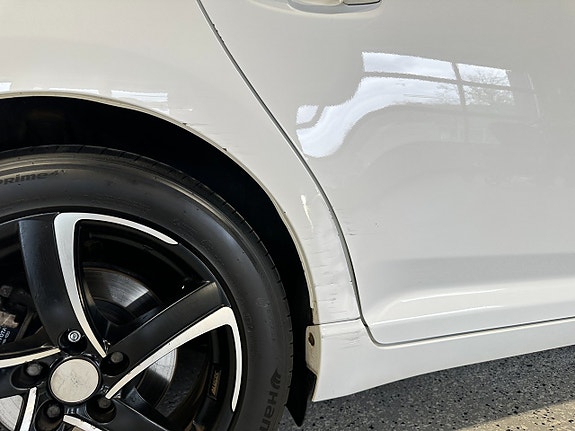 Toyota Avensis 4 of 5