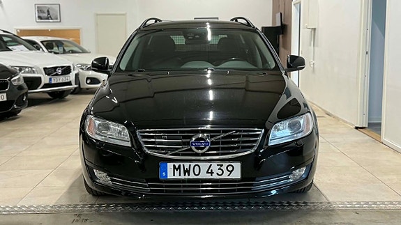 Volvo V70 2 of 19