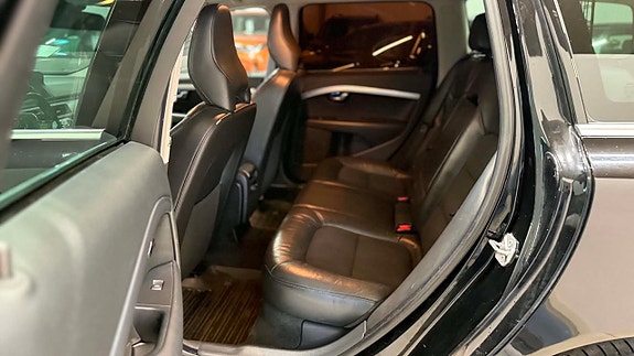 Volvo V70 14 of 19
