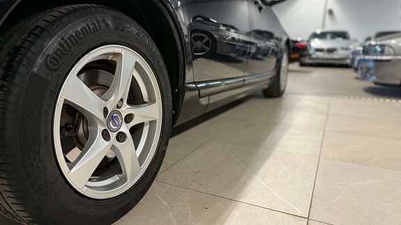Volvo V70 12 of 19