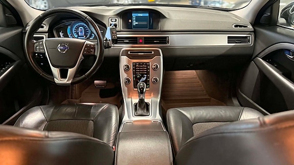 Volvo V70 8 of 19