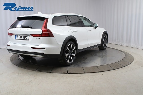 Volvo V60 Cross Country 3 of 5