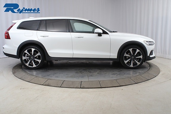 Volvo V60 Cross Country 4 of 5