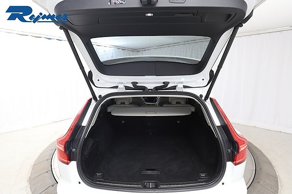 Volvo V60 Cross Country 13 of 23