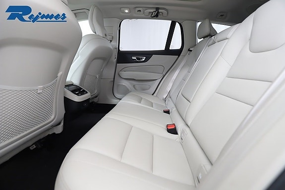 Volvo V60 Cross Country 8 of 23