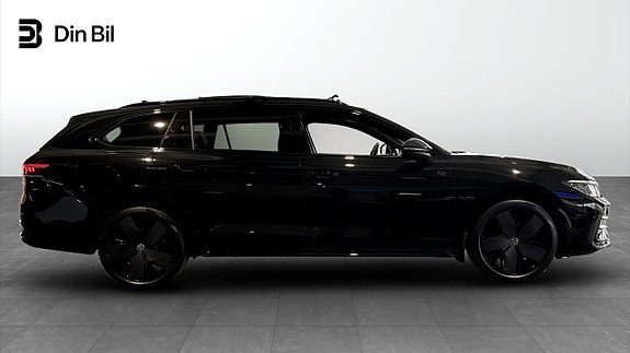 Volkswagen Passat 2 of 5