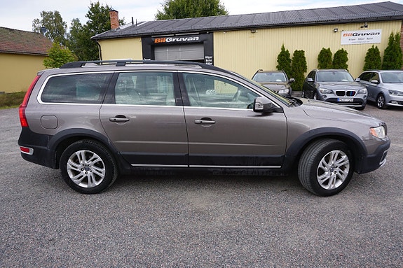 Volvo XC70 2 of 7