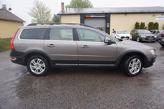Volvo XC70 2 of 5