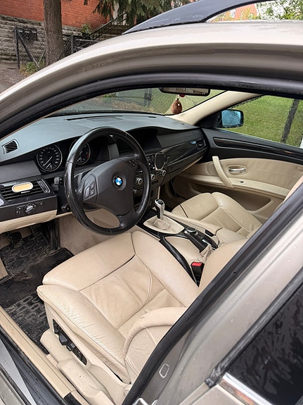 BMW 520d 3 of 5
