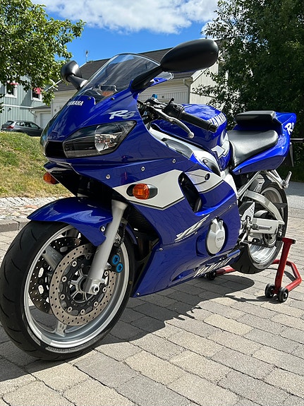 Yamaha YZF-R6 (Sveriges finaste -99:a !?) 3 of 14