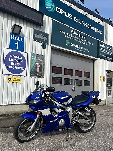 Yamaha YZF-R6 (Sveriges finaste -99:a !?) 13 of 14