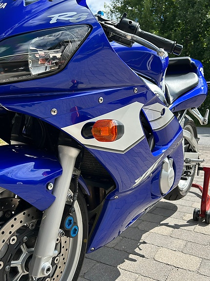 Yamaha YZF-R6 (Sveriges finaste -99:a !?) 7 of 14