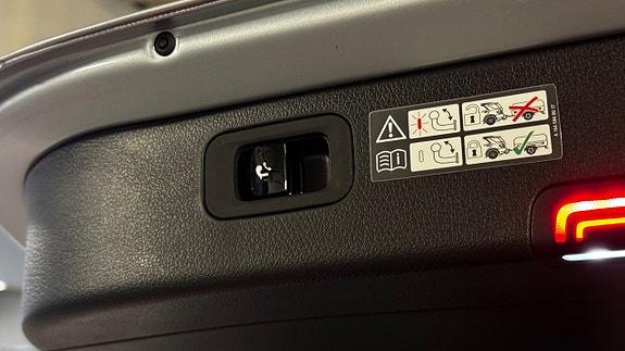 Mercedes-Benz C200 7 of 25