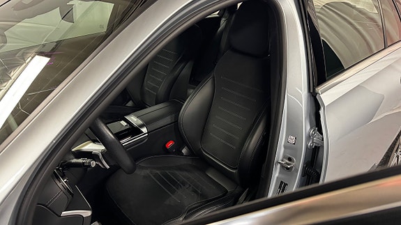 Mercedes-Benz C200 13 of 25