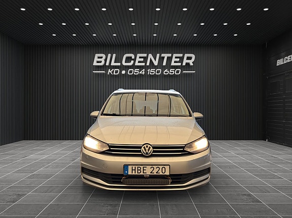 Volkswagen Touran 2 of 5