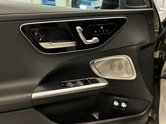 Mercedes-Benz C300 18 of 29