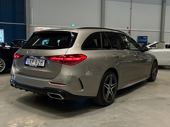 Mercedes-Benz C300 4 of 5