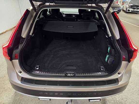 Volvo V90 Cross Country 12 of 24