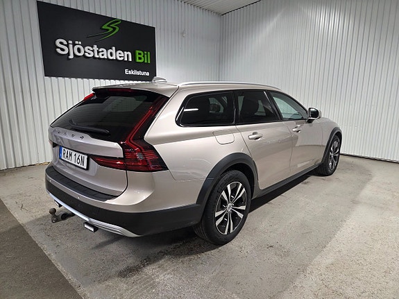 Volvo V90 Cross Country 4 of 5