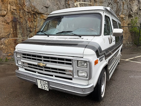 Chevrolet G20 2 of 5