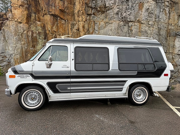 Chevrolet G20 3 of 5