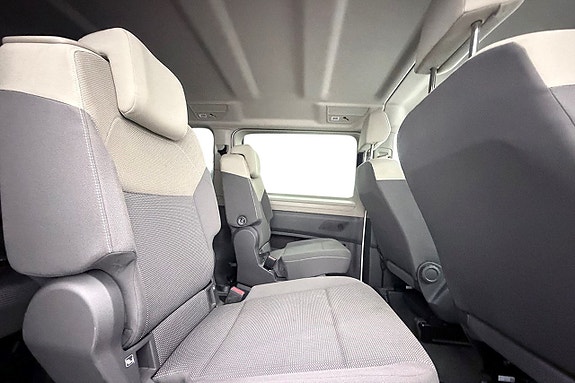 Volkswagen Multivan 18 of 30