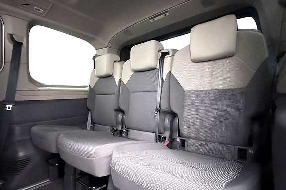 Volkswagen Multivan 16 of 30