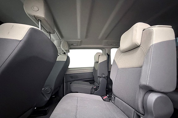 Volkswagen Multivan 15 of 30