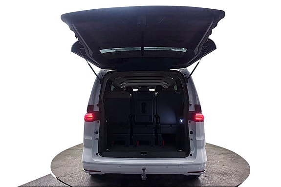 Volkswagen Multivan 9 of 30