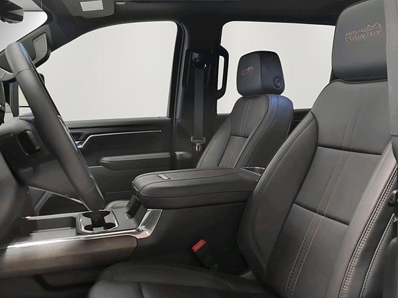 Chevrolet Silverado 2500 16 of 18
