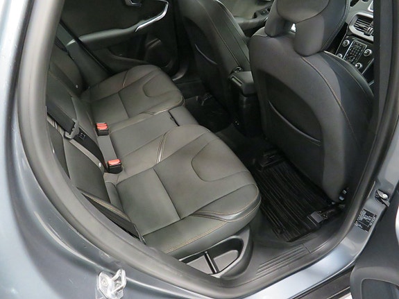 Volvo V40 Cross Country 7 of 14