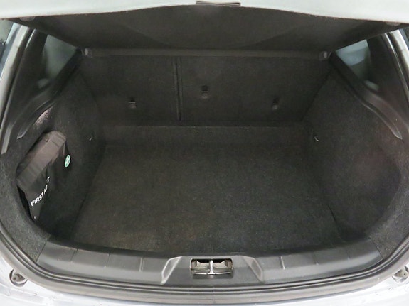 Volvo V40 Cross Country 6 of 14
