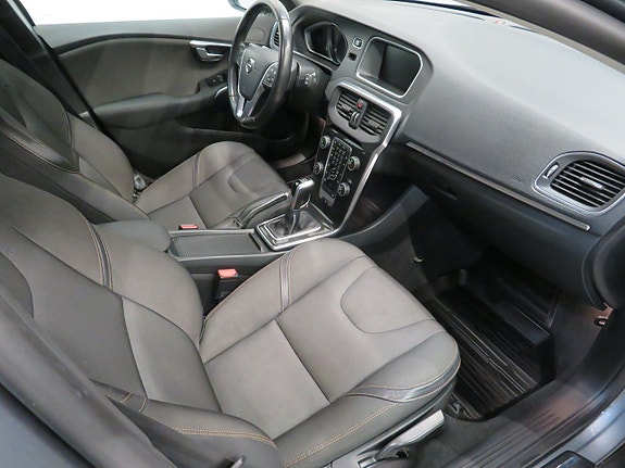 Volvo V40 Cross Country 8 of 14
