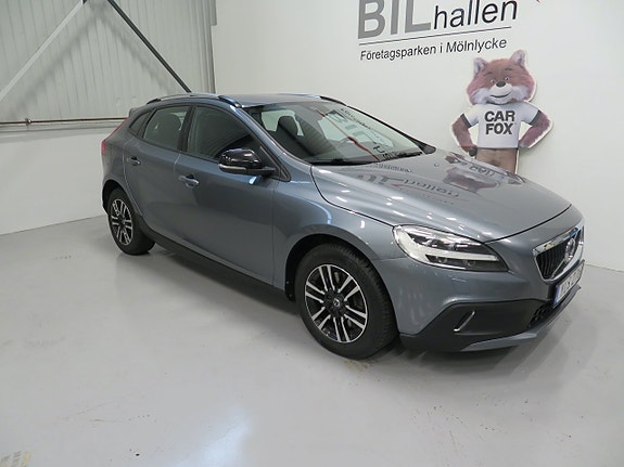 Volvo V40 Cross Country 2 of 14