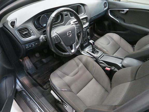 Volvo V40 Cross Country 9 of 14